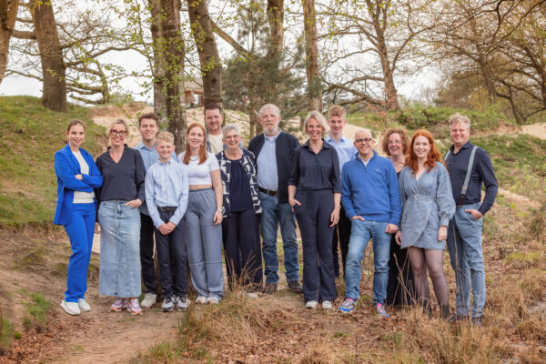 Cadeau voor 50 jarig huwelijks jubileum, een familiefotoshoot met KleijenCo in Zeegser Duinen