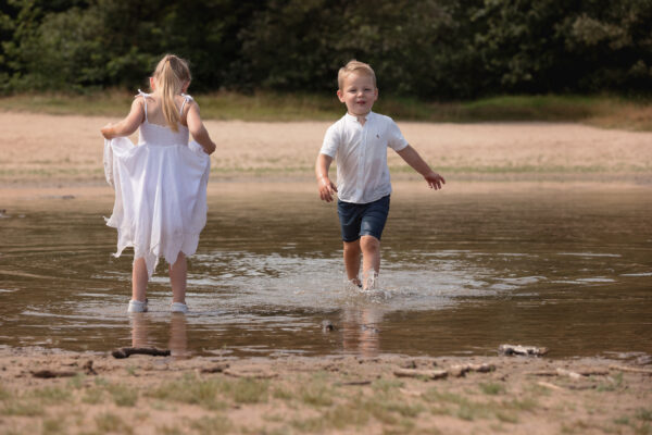 KleijenCo Fotografie in Bakkeveense Duinen: spelen in zand en water