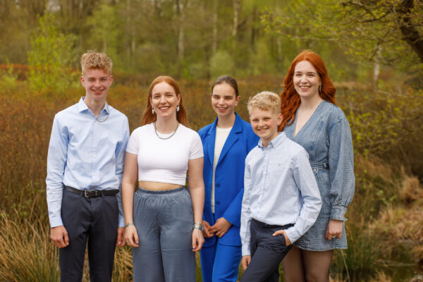 Cadeau voor 50 jarig huwelijks jubileum, een familiefotoshoot met KleijenCo in Zeegser Duinen