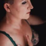 Zie jezelf anders bij een boudoirfotoshoot. Zie wat een ander ziet, maar jij niet: zie je schoonheid, je uitstraling, jouw kracht. Kleij en Co Fotografie in Groningen houdt je een spiegel voor.