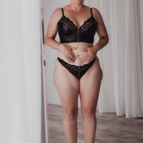 Waarom zou ik een boudoirshoot doen, ik ben helemaal niet mooi. Ik heb littekens, ben te dik, waarom zou ik een boudoirshoot willen doen? Laat mij jou helpen anders naar jezelf te kijken.