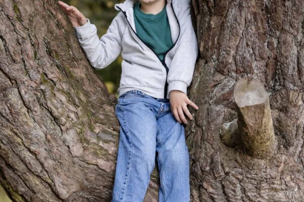 Een familiefotoshoot is bij Kleij en Co gewoon lekker spelen in het zand en klimmen in bomen.